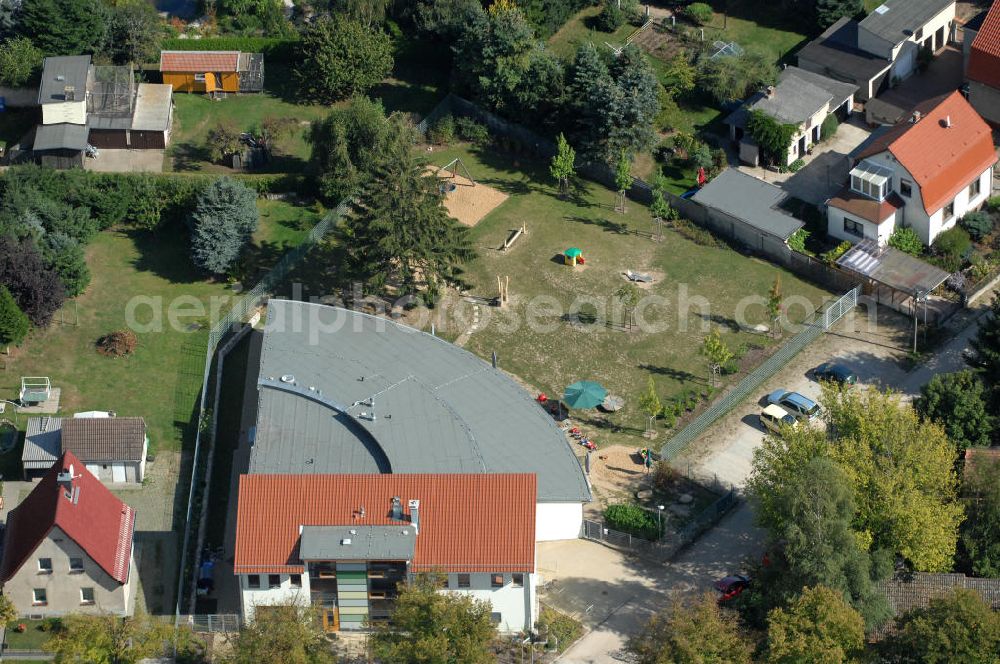 Aerial photograph Bernau - Blick auf die Neubau- Kindertagesstätte / Kinderkrippe Ladeburg (Bernau). an der Schmetzdorfer Str. 1 in 16321 Bernau - Ladeburg