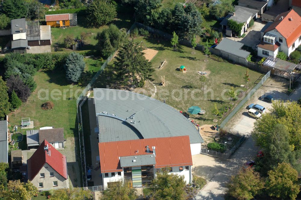 Bernau from above - Blick auf die Neubau- Kindertagesstätte / Kinderkrippe Ladeburg (Bernau). an der Schmetzdorfer Str. 1 in 16321 Bernau - Ladeburg