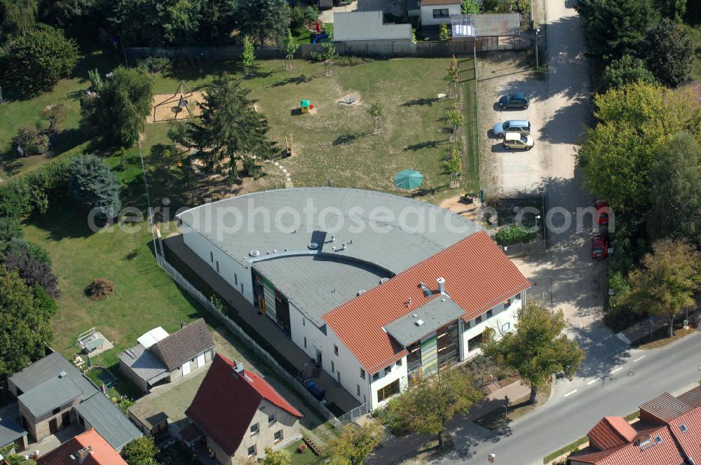 Aerial image Bernau - Blick auf die Neubau- Kindertagesstätte / Kinderkrippe Ladeburg (Bernau). an der Schmetzdorfer Str. 1 in 16321 Bernau - Ladeburg