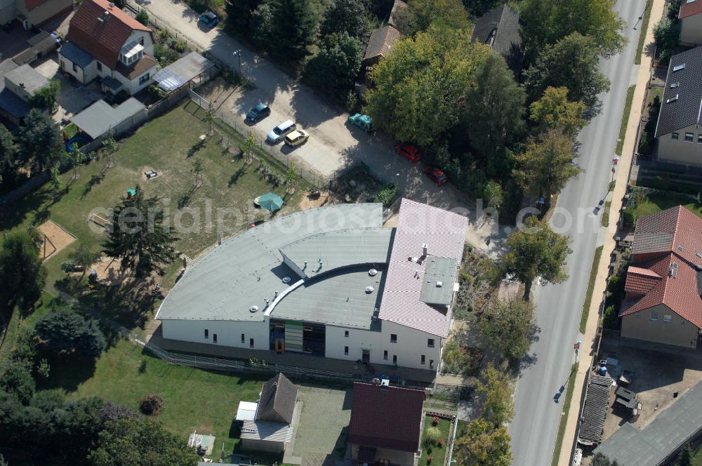 Bernau from above - Blick auf die Neubau- Kindertagesstätte / Kinderkrippe Ladeburg (Bernau). an der Schmetzdorfer Str. 1 in 16321 Bernau - Ladeburg