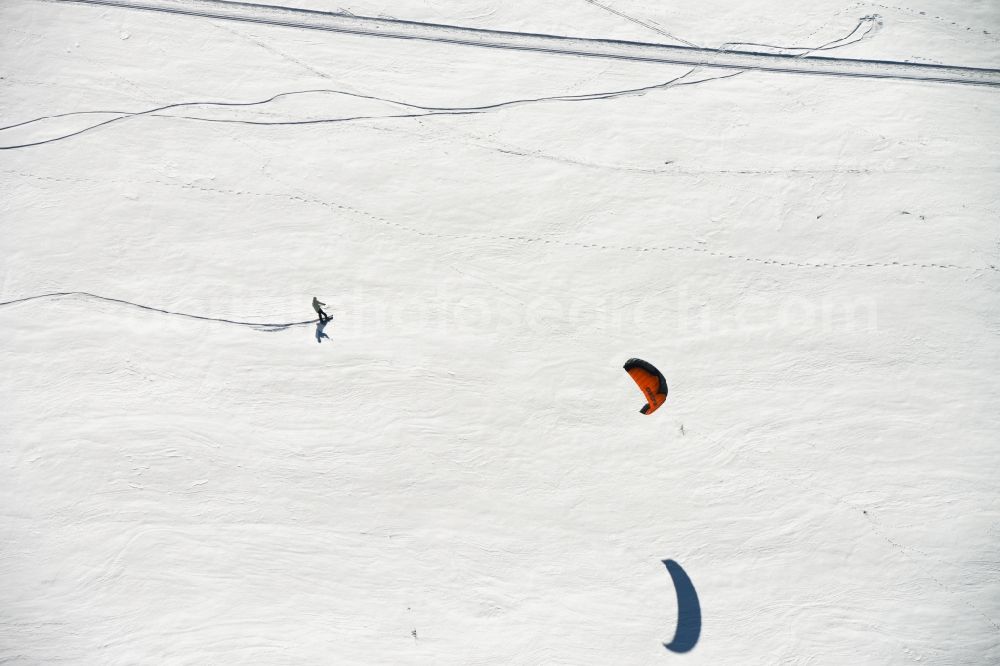 Aerial image Neustadt am Rennsteig - Kitesnowsurfen in winter covered with snow Neustadt am Rennsteig in Thuringia