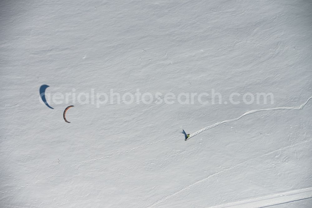 Aerial photograph Neustadt am Rennsteig - Kitesnowsurfen in winter covered with snow Neustadt am Rennsteig in Thuringia