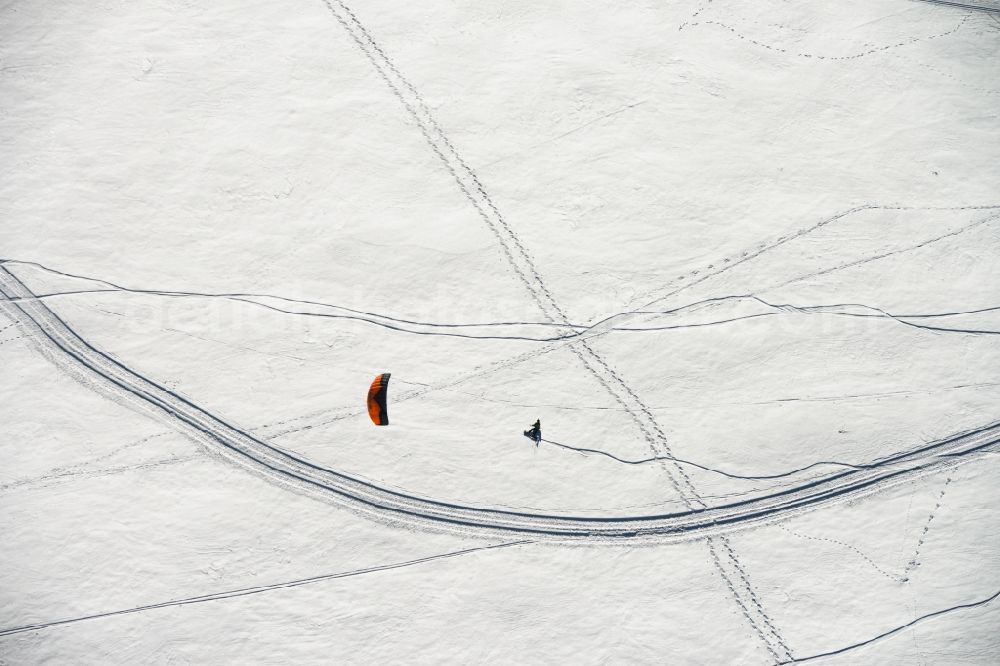 Neustadt am Rennsteig from above - Kitesnowsurfen in winter covered with snow Neustadt am Rennsteig in Thuringia