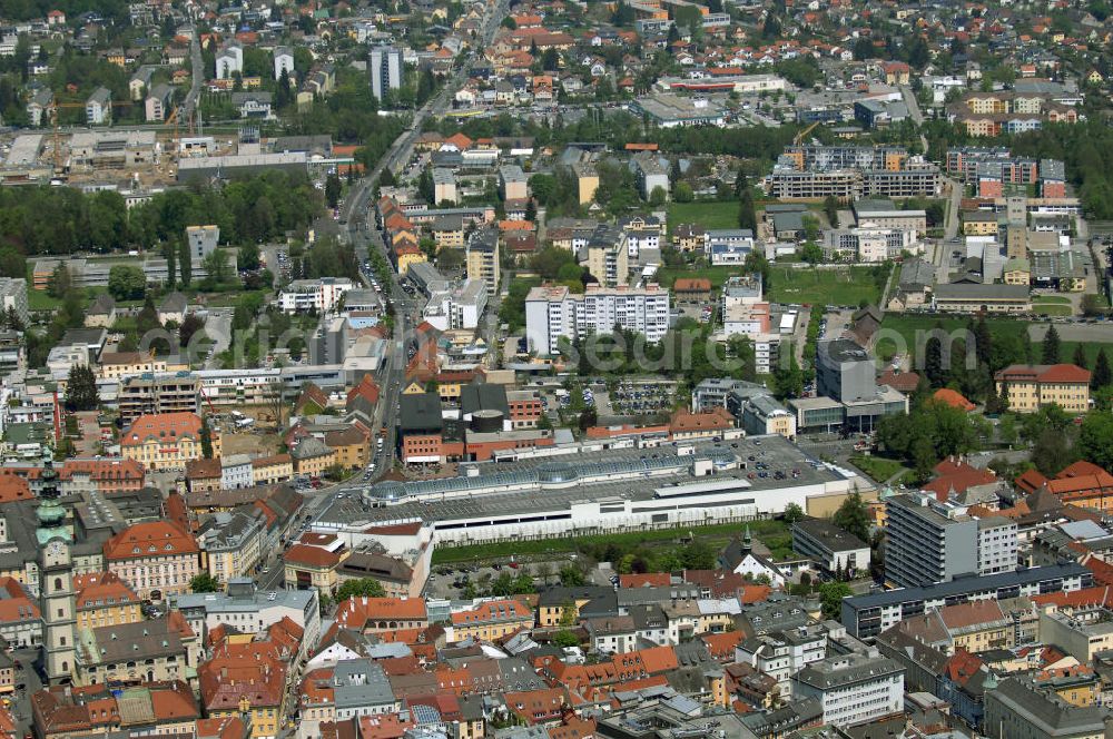 Aerial photograph Klagenfurt - Die City Arkaden der ECE Projektmanagement sind ein Einkaufszentrum in Klagenfurt. Die Shopping-Galerie ist nach dem Einkaufszentrum ATRIO in Villach das zweitgrößte Einkaufszentrum in Kärnten und liegt am nördlichen Rand der Klagenfurter Innenstadt. Adresse: City Arkaden Klagenfurt, Centermanagement, Heuplatz 5, 9020 Klagenfurt; Tel: 0043-(0)463-51 20 91 – 100, Fax: 0043-(0)463-51 20 91 – 300