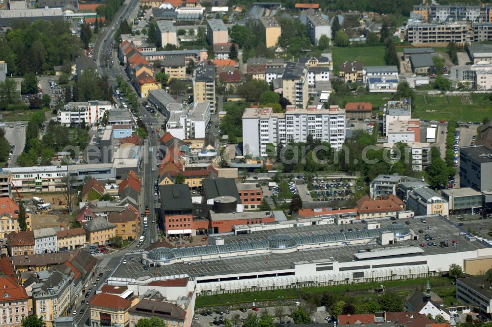 Klagenfurt from above - Die City Arkaden der ECE Projektmanagement sind ein Einkaufszentrum in Klagenfurt. Die Shopping-Galerie ist nach dem Einkaufszentrum ATRIO in Villach das zweitgrößte Einkaufszentrum in Kärnten und liegt am nördlichen Rand der Klagenfurter Innenstadt. Adresse: City Arkaden Klagenfurt, Centermanagement, Heuplatz 5, 9020 Klagenfurt; Tel: 0043-(0)463-51 20 91 – 100, Fax: 0043-(0)463-51 20 91 – 300