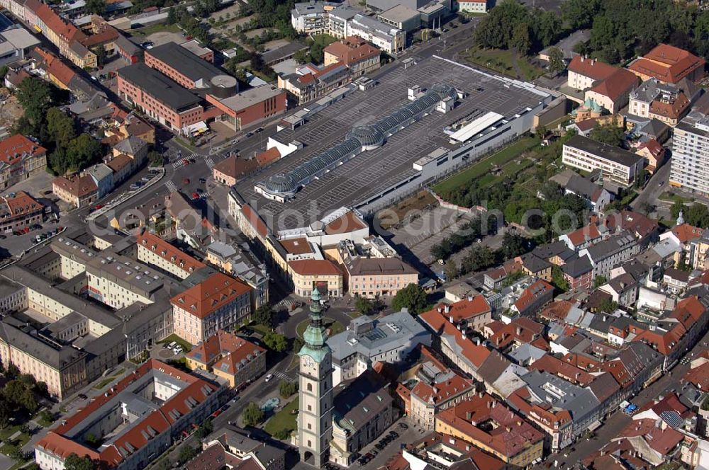 Aerial image Klagenfurt - Die City Arkaden sind ein Einkaufszentrum in Klagenfurt. Die Shopping-Galerie ist das zweitgrößte Einkaufszentrum in Kärnten und liegt am nördlichen Rand der Klagenfurter Innenstadt. Vorne im Bild ist die Pfarrkirche St. Egyd zu sehen.