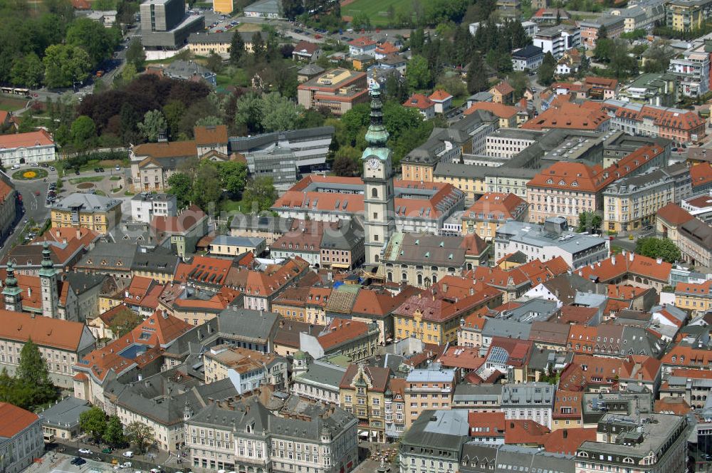 Klagenfurt from above - Blick auf das Altstadtzentrum von Klagenfurt im Bereich Pfarrhofgasse, Renngasse, Pfarrplatz, Herrengasse.