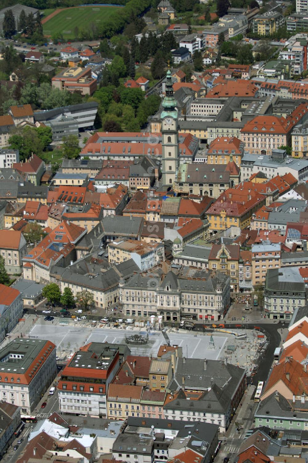 Klagenfurt from above - Blick auf das Altstadtzentrum von Klagenfurt im Bereich Pfarrhofgasse, Renngasse, Pfarrplatz, Herrengasse.