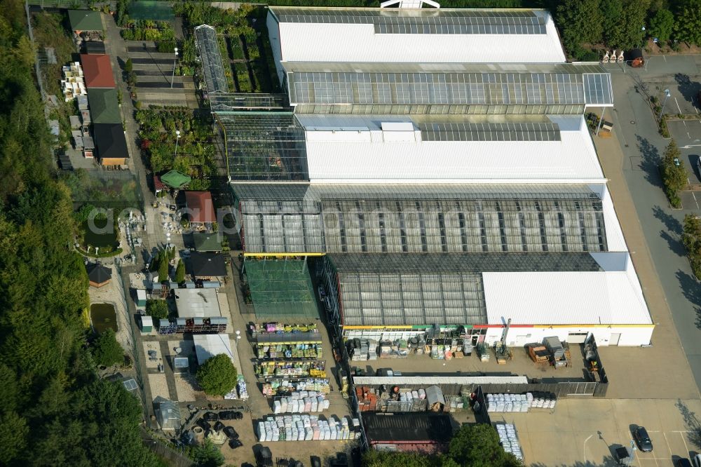 Chemnitz from above - Klee garden centre in the South of Chemnitz in the state of Saxony. The store with its glass roof and parking lot includes a large outdoor area