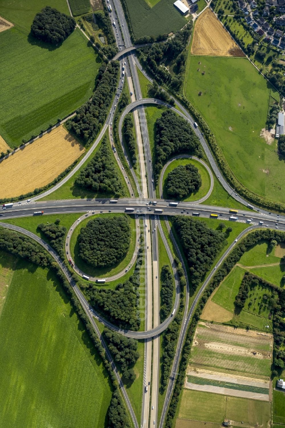 Aerial photograph Mönchengladbach - Cloverleaf interchange on the motorway Autobahn A61 - A52 near Mönchengladbach in North Rhine-Westphalia