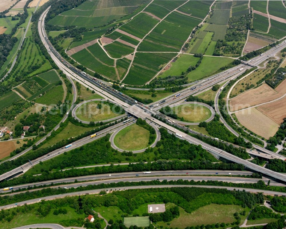 Weinsberg from the bird's eye view: Traffic flow at the intersection- motorway A 81 - 6 Autobahnkreuz Weinsberg in form of cloverleaf in Weinsberg in the state Baden-Wuerttemberg, Germany