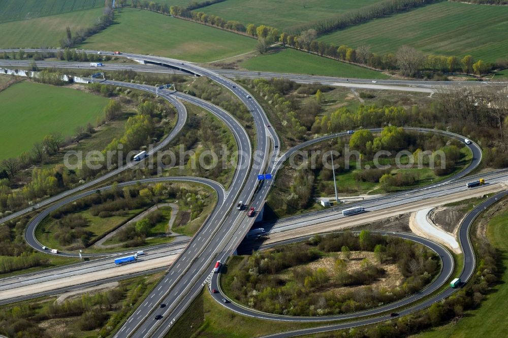 Velten from above - Traffic flow at the intersection- motorway A10 Oranienburger Kreuz in form of cloverleaf in Velten in the state Brandenburg, Germany