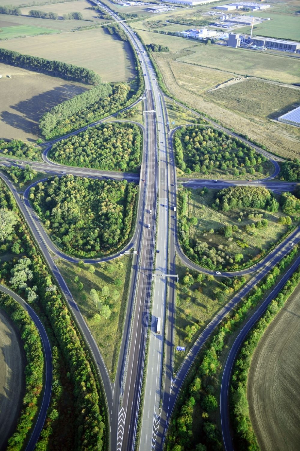 Aerial image Magdeburg - Traffic flow at the intersection- motorway A14 to the B81 in form of cloverleaf in Magdeburg in the state Saxony-Anhalt, Germany