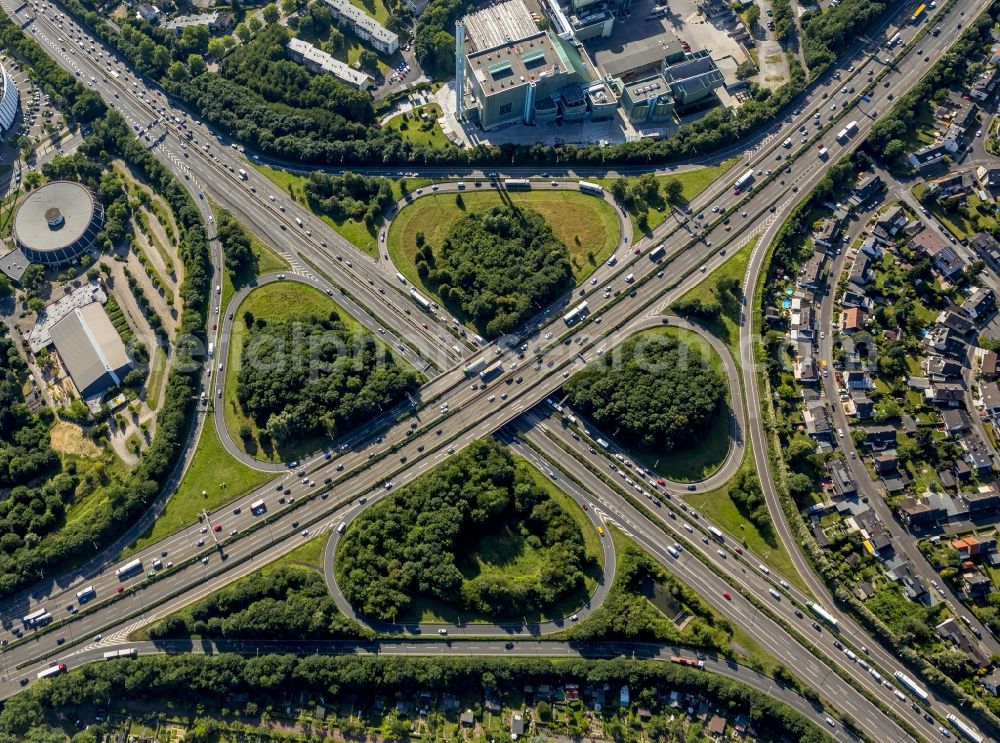 Aerial photograph Leverkusen - Traffic flow at the intersection- motorway A3 - A1 in form of cloverleaf in the district Manfort in Leverkusen in the state North Rhine-Westphalia, Germany