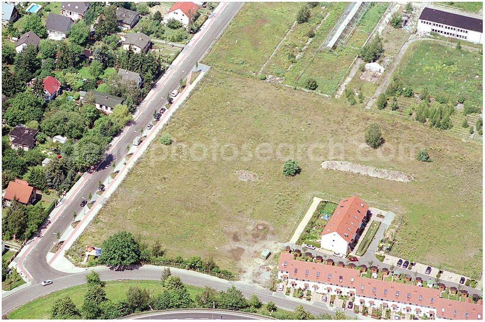 Berlin Altglienicke from the bird's eye view: Wohnsiedlungs- und Baugelände der DEGEWO an der Kleetausiedlung in Altglienicke (zu Treptow-Köpenick) an der Kleeblatt-/Ewaldstraße.