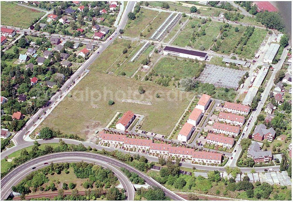 Aerial image Berlin Altglienicke - Wohnsiedlungs- und Baugelände der DEGEWO an der Kleetausiedlung in Altglienicke (zu Treptow-Köpenick) an der Kleeblatt-/Ewaldstraße.