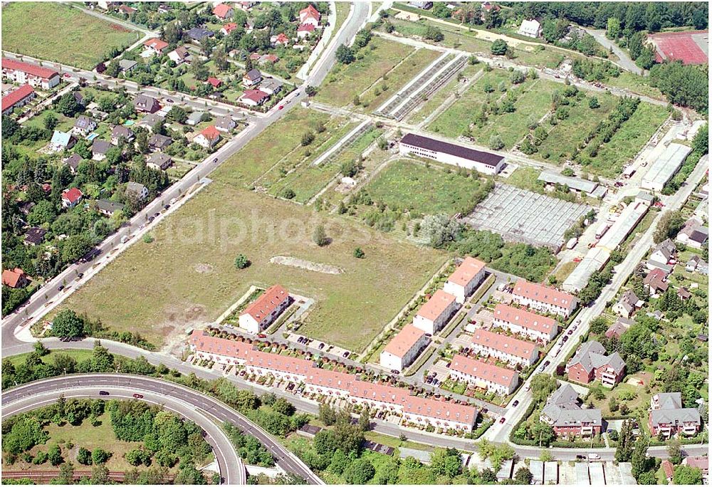 Aerial photograph Berlin Altglienicke - Wohnsiedlungs- und Baugelände der DEGEWO an der Kleetausiedlung in Altglienicke (zu Treptow-Köpenick) an der Kleeblatt-/Ewaldstraße.