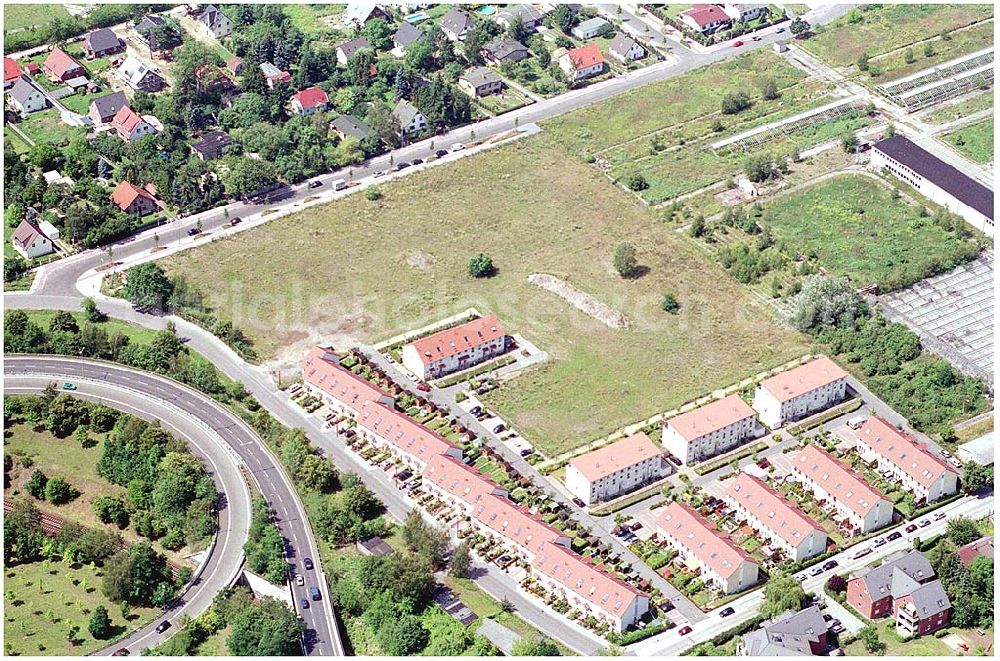 Berlin Altglienicke from the bird's eye view: Wohnsiedlungs- und Baugelände der DEGEWO an der Kleetausiedlung in Altglienicke (zu Treptow-Köpenick) an der Kleeblatt-/Ewaldstraße.