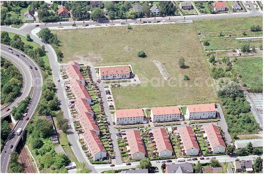 Berlin Altglienicke from above - Wohnsiedlungs- und Baugelände der DEGEWO an der Kleetausiedlung in Altglienicke (zu Treptow-Köpenick) an der Kleeblatt-/Ewaldstraße.