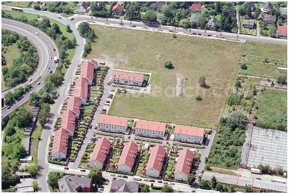 Berlin Altglienicke from the bird's eye view: Wohnsiedlungs- und Baugelände der DEGEWO an der Kleetausiedlung in Altglienicke (zu Treptow-Köpenick) an der Kleeblatt-/Ewaldstraße.