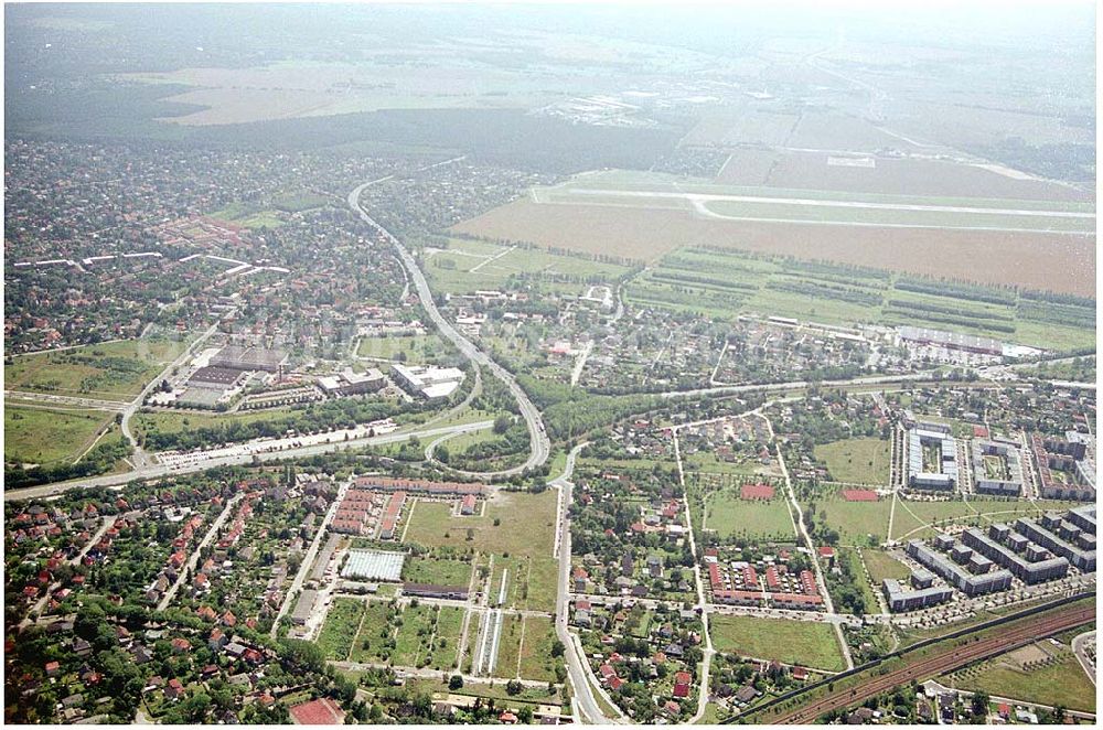 Aerial photograph Berlin Altglienicke - Wohnsiedlungs- und Baugelände der DEGEWO an der Kleetausiedlung in Altglienicke (zu Treptow-Köpenick) an der Kleeblatt-/Ewaldstraße.