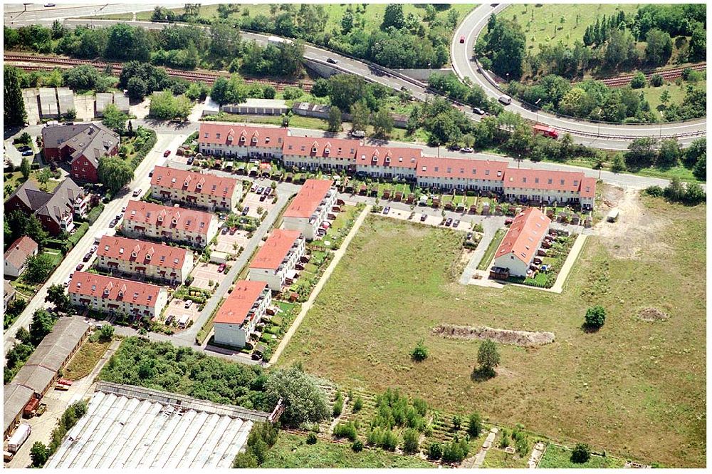 Berlin Altglienicke from above - Wohnsiedlungs- und Baugelände der DEGEWO an der Kleetausiedlung in Altglienicke (zu Treptow-Köpenick) an der Kleeblatt-/Ewaldstraße.