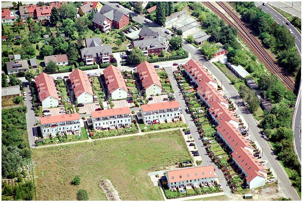 Berlin Altglienicke from the bird's eye view: Wohnsiedlungs- und Baugelände der DEGEWO an der Kleetausiedlung in Altglienicke (zu Treptow-Köpenick) an der Kleeblatt-/Ewaldstraße.