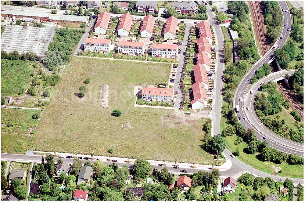 Aerial photograph Berlin Altglienicke - Wohnsiedlungs- und Baugelände der DEGEWO an der Kleetausiedlung in Altglienicke (zu Treptow-Köpenick) an der Kleeblatt-/Ewaldstraße.