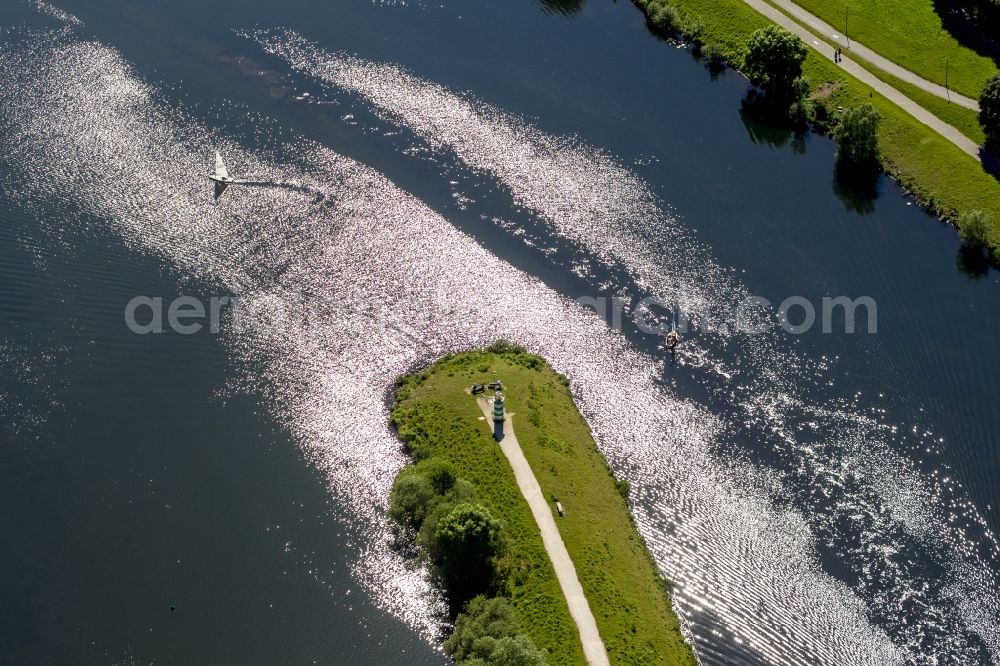 Bochum from the bird's eye view: Small lighthouse on access to the Anlaegern on the shores of Lake Kemnade - Reservoir at Bochum in North Rhine-Westphalia