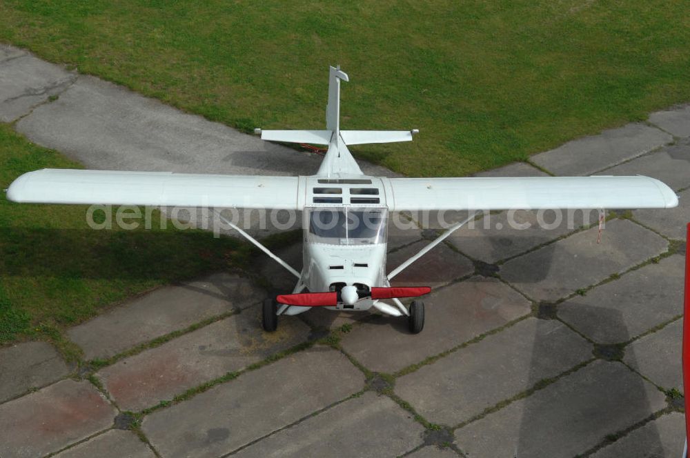 Werneuchen from the bird's eye view: Blick auf Kleinflugzeuge auf dem brandenburgischen Flugplatz Werneuchen. Wo jahrzehntelang russische Jagdflugzeuge stationiert waren, haben heute kleine Maschinen ihr Domizil. Im Bild ein Ultraleichtflugzeug WT 01 D-MNZB der Luftbildagentur euroluftbild.de. Von hier aus startet das Unternehmen europaweite Luftbildbefliegungen.