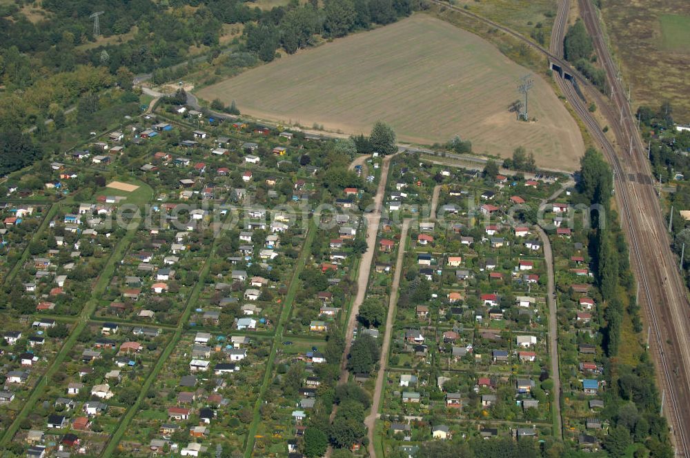 Berlin from the bird's eye view: Blick auf die Kleingarten-Siedlungen Kolonie Rosengarten, Kolonie Bullenwiese und die Kolonie Rübländer Graben in Karow-Nord.