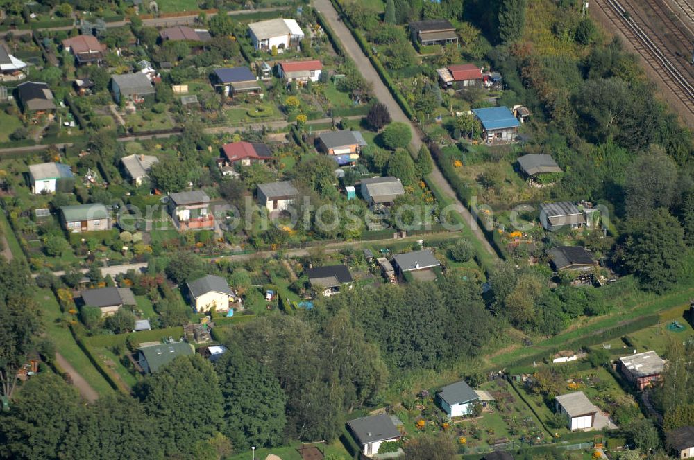 Berlin from the bird's eye view: Blick auf die Kleingarten-Siedlung Kolonie Rosengarten in Karow-Nord.