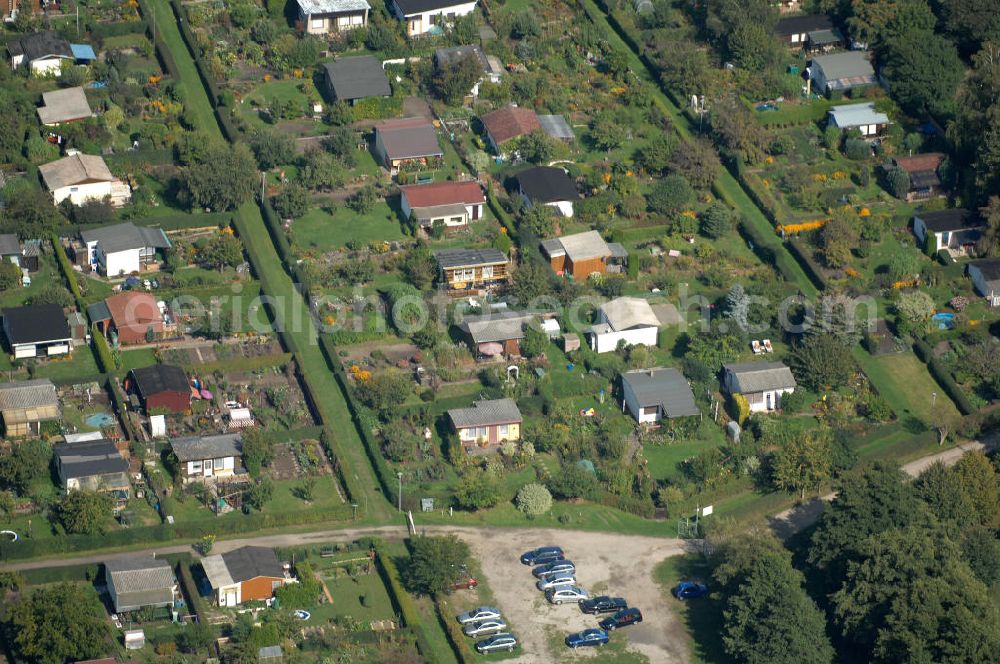 Aerial photograph Berlin - Blick auf die Kleingarten-Siedlung Kolonie Rübländer Graben in Karow-Nord.