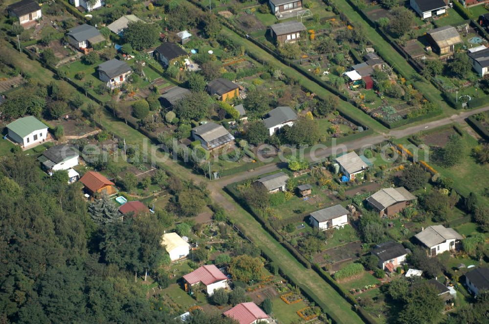 Berlin from above - Blick auf die Kleingarten-Siedlung Kolonie Rübländer Graben in Karow-Nord.