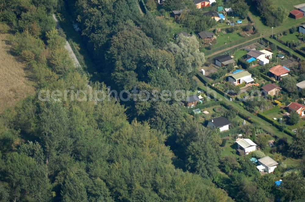 Berlin from above - Blick auf den Verlauf der Panke neben der Kleingarten-Siedlung Kolonie Bullenwiese in Karow-Nord.