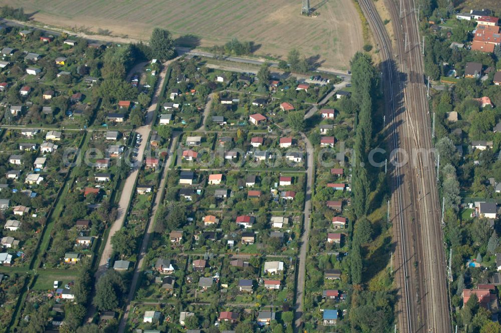 Berlin from above - Blick auf die Kleingarten-Siedlungen Kolonie Rosengarten, Kolonie Bullenwiese und die Kolonie Rübländer Graben in Karow-Nord.