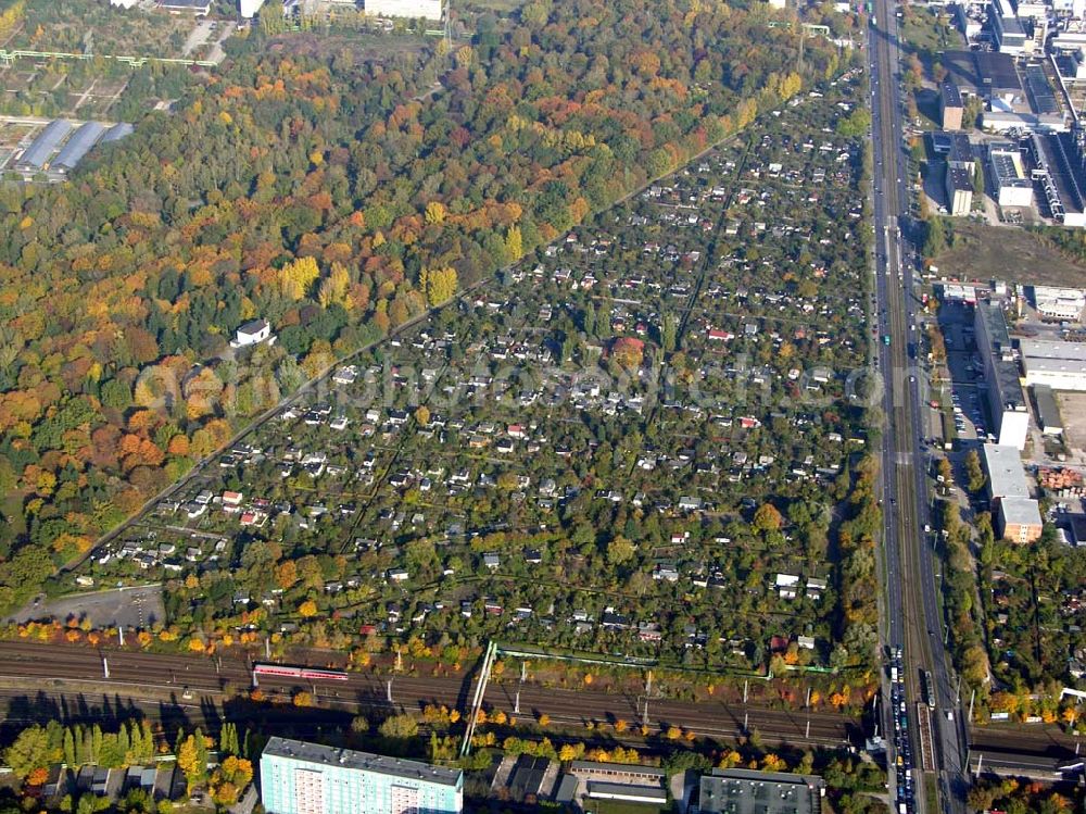 Berlin- Lichtenberg from above - 20.10.2004 Blick auf die Kleingartenanlage an der Rhinstraße in Berlin-Lichtenberg.