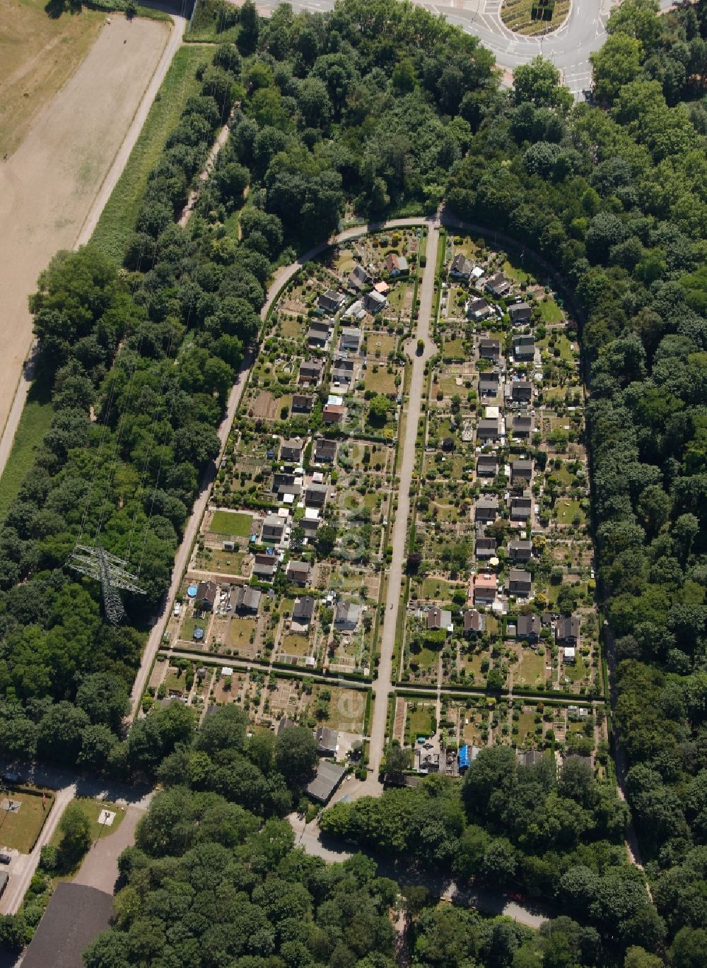 Duisburg from the bird's eye view: View of the allotment Rheinuferpark in Duisburg in the state North Rhine-Westphalia