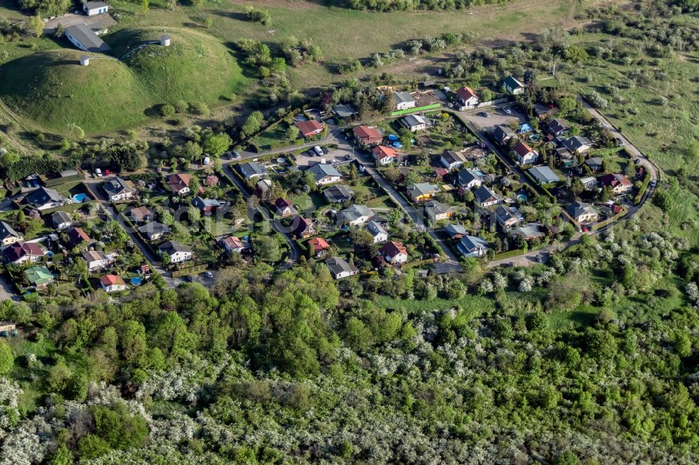 Erfurt from the bird's eye view: Allotment gardens and cottage settlement on Stotternheimer Strasse in the district Hohenwinden in Erfurt in the state Thuringia, Germany