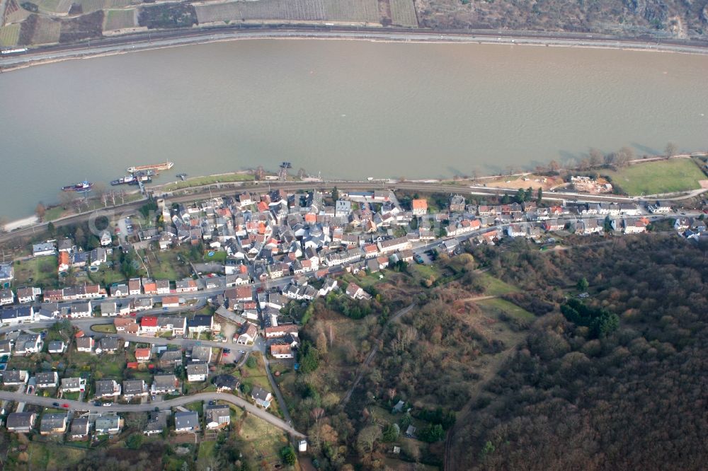 Aerial photograph Trechtingshausen - At the Rhein located municipality of Trechtingshausen along the Bundesstrasse 9 in the state of Rhineland-Palatinate