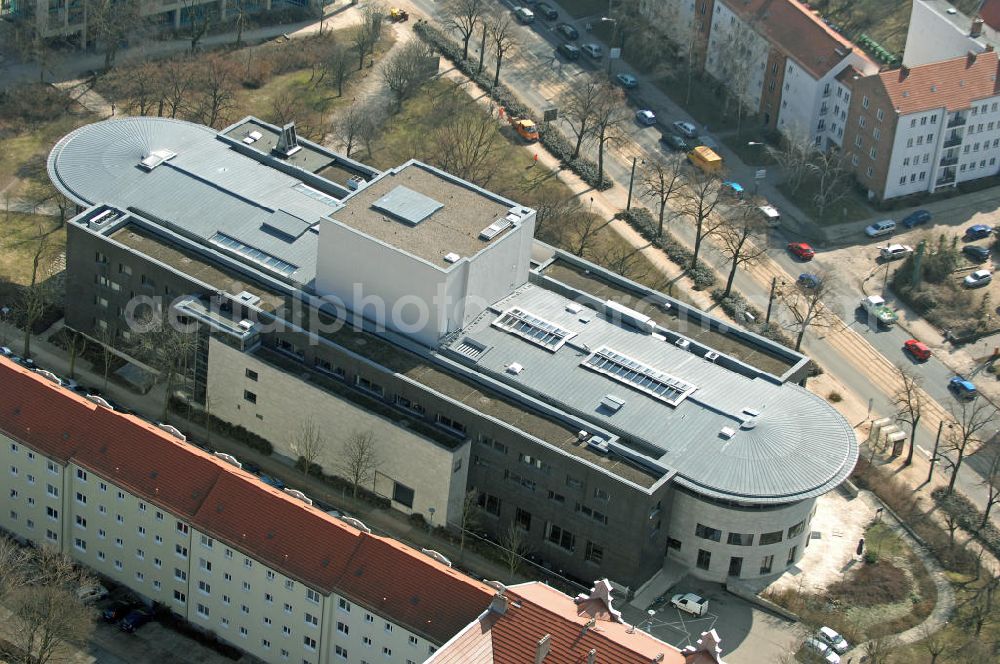 Frankfurt / Oder from the bird's eye view: Blick auf das Kleist-Forum auf dem Platz der Einheit. Hier finden Theateraufführungen, Konzerte, Messen und an dere Veranstaltungen statt. View of the Kleist-Forum on the Square of Unity. It hosts plays, concerts, fairs and other events.