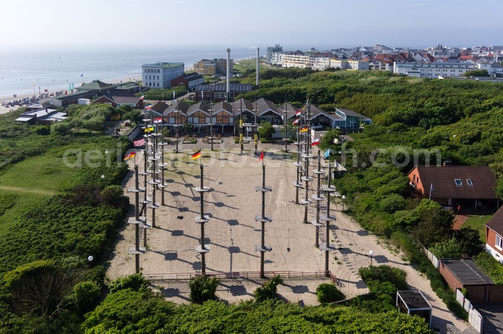 Aerial photograph Norderney - Climbing facility, children's play house Kleine Robbe and kindergarten near the beach of the North Sea in Norderney in Lower Saxony