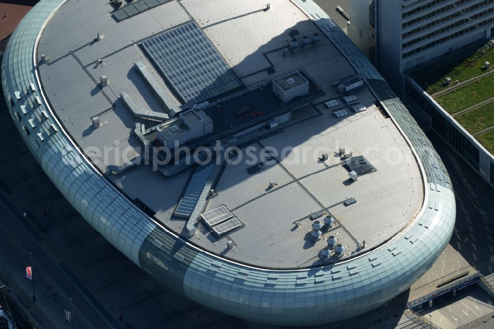 Aerial photograph Bremerhaven - Klimahaus in Bremerhaven in the state of Bremen. The exhibition space of Klimahaus Bremerhaven 8° Ost sits on the riverbank of the Weser