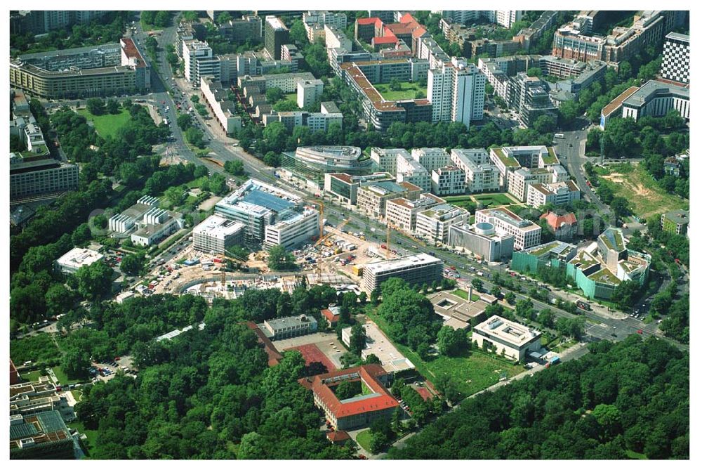 Berlin-Tiergarten from the bird's eye view: Blick auf das Köbis Dreieck an der Klingelhöfer Str. in Berlin-Tiergarten.. Mit im Bild die Bundeszentrale der CDU