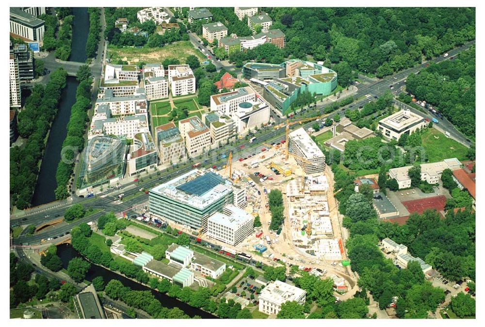 Aerial image Berlin-Tiergarten - Blick auf das Köbis Dreieck an der Klingelhöfer Str. in Berlin-Tiergarten.. Mit im Bild die Bundeszentrale der CDU