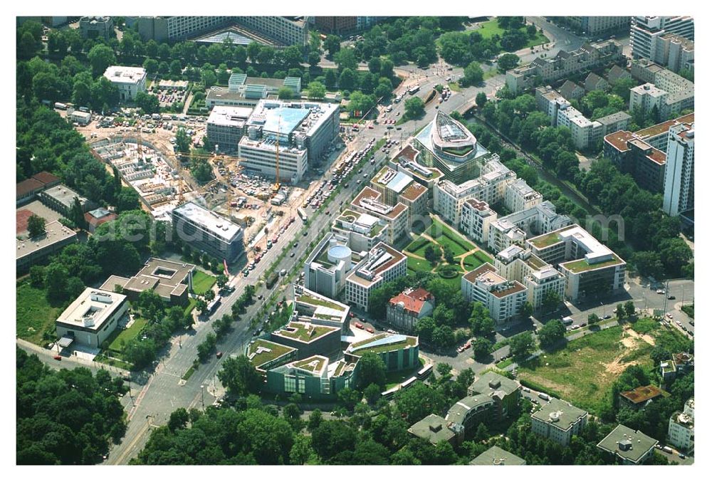 Aerial photograph Berlin-Tiergarten - Blick auf das Köbis Dreieck an der Klingelhöfer Str. in Berlin-Tiergarten.. Mit im Bild die Bundeszentrale der CDU