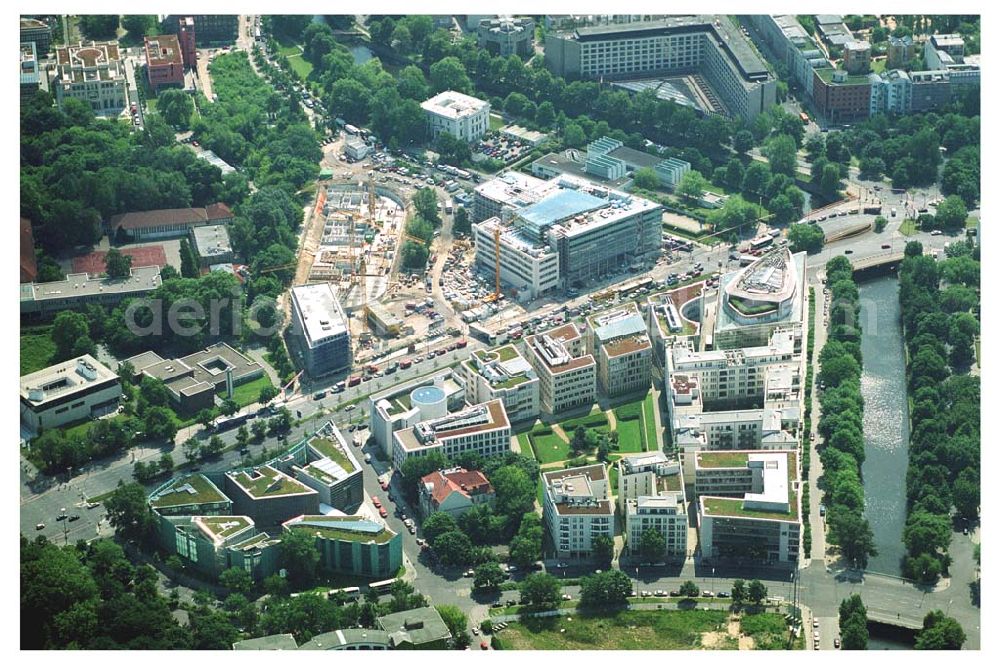 Berlin-Tiergarten from above - Blick auf das Köbis Dreieck an der Klingelhöfer Str. in Berlin-Tiergarten.. Mit im Bild die Bundeszentrale der CDU