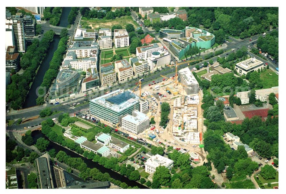 Aerial image Berlin-Tiergarten - Blick auf das Köbis Dreieck an der Klingelhöfer Str. in Berlin-Tiergarten.. Mit im Bild die Bundeszentrale der CDU