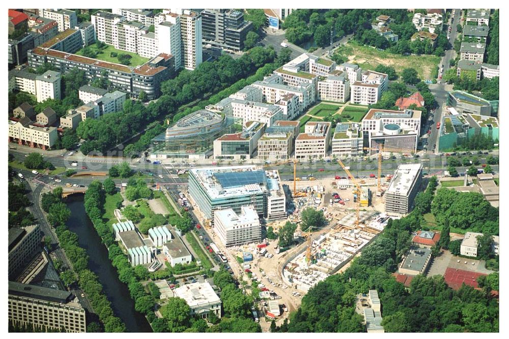 Aerial photograph Berlin-Tiergarten - Blick auf das Köbis Dreieck an der Klingelhöfer Str. in Berlin-Tiergarten.. Mit im Bild die Bundeszentrale der CDU