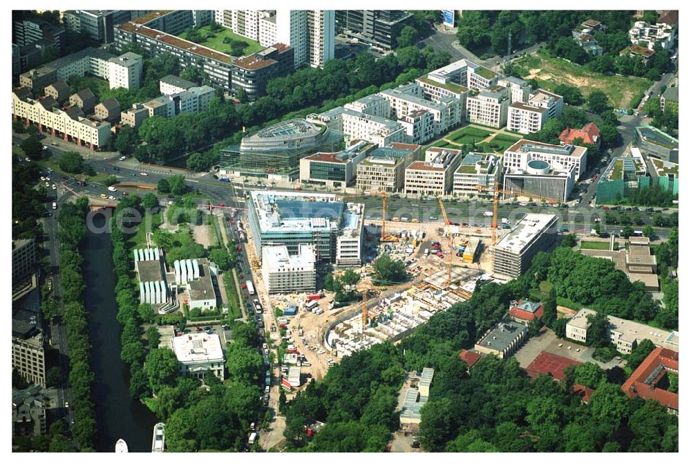 Berlin-Tiergarten from above - Blick auf das Köbis Dreieck an der Klingelhöfer Str. in Berlin-Tiergarten.. Mit im Bild die Bundeszentrale der CDU